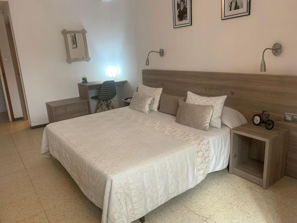 Hostal Torras Sant Hilari Sacalm Extérieur photo