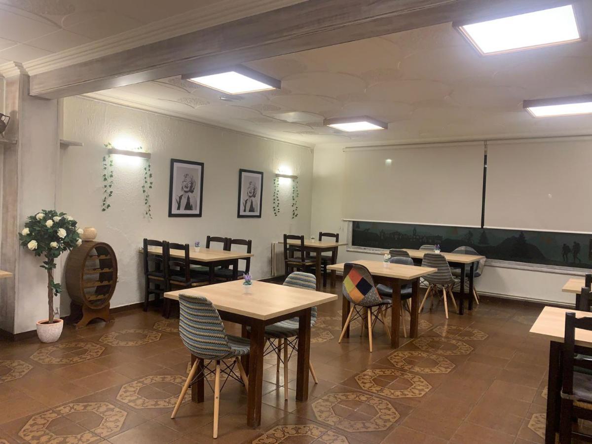 Hostal Torras Sant Hilari Sacalm Extérieur photo